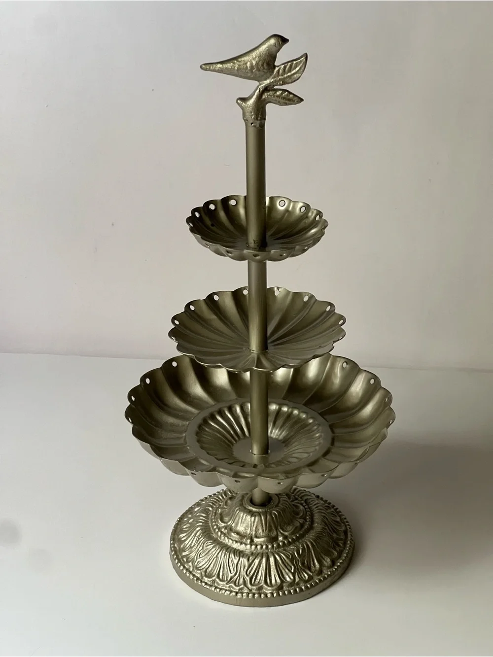 Beautiful bird accented Three Tiered heavy silvery gray jewelry holder/display.